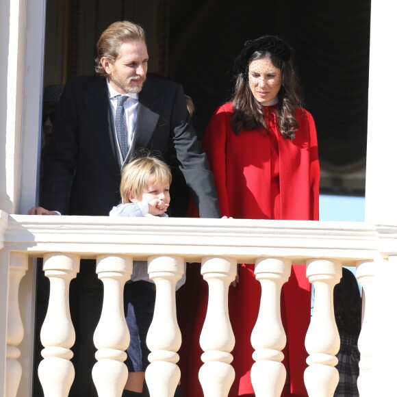 Tatiana Casiraghi (Tatiana Santa Domingo), son mari Andrea Casiraghi et leur fils Sacha - La famille princière de Monaco au balcon du palais lors de la fête nationale monégasque, à Monaco, le 19 novembre 2017. © Dominique Jacovides/Bestimage