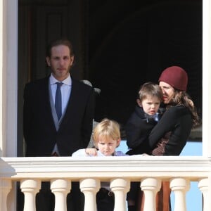 Andrea Casiraghi, son fils Sacha Casiraghi, Charlotte Casiraghi et son fils Raphaël Elmaleh - La famille princière de Monaco au balcon du palais lors de la fête nationale monégasque, à Monaco, le 19 novembre 2017. © Dominique Jacovides/Bestimage