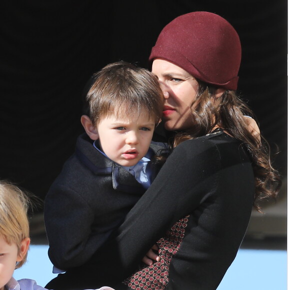 Charlotte Casiraghi et son fils Raphaël Elmaleh - La famille princière de Monaco au balcon du palais lors de la fête nationale monégasque, à Monaco, le 19 novembre 2017. © Dominique Jacovides/Bestimage