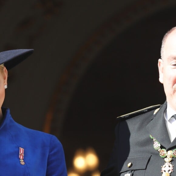 La princesse Charlène de Monaco et le prince Albert II de Monaco - La famille princière de Monaco au balcon du palais lors de la fête nationale monégasque, à Monaco, le 19 novembre 2017. © Dominique Jacovides/Bestimage