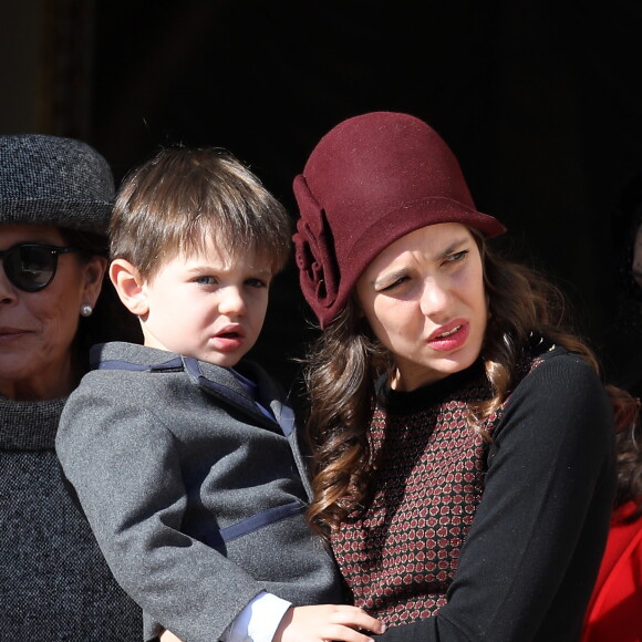 Charlotte Casiraghi et son fils Raphaël Elmaleh - La famille princière de Monaco au balcon du palais lors de la fête nationale monégasque, à Monaco, le 19 novembre 2017. © Dominique Jacovides/Bestiumage
