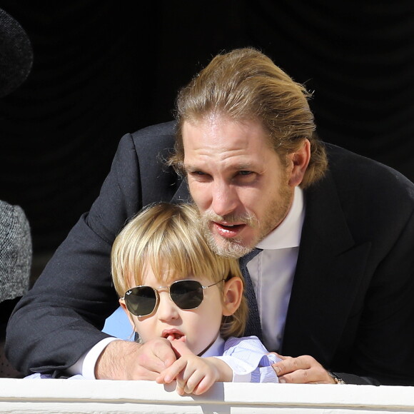 Andrea Casiraghi et son fils Sacha Casiraghi - La famille princière de Monaco au balcon du palais lors de la fête nationale monégasque, à Monaco, le 19 novembre 2017. © Dominique Jacovides/Bestiumage