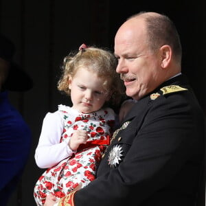 Le prince Albert II de Monaco et la princesse Gabriella de Monaco, comtesse de Carladès - La famille princière de Monaco au balcon du palais lors de la fête nationale monégasque, à Monaco, le 19 novembre 2017. © Dominique Jacovides/Bestimage