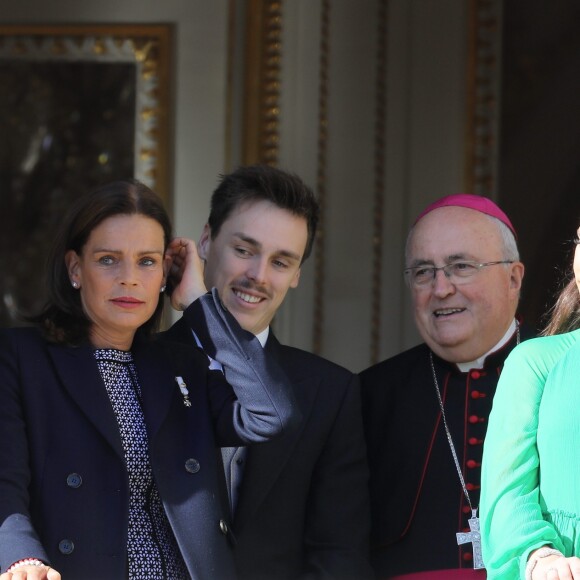 La princesse Stéphanie de Monaco, son fils Louis Ducruet et sa fille Pauline Ducruet - La famille princière de Monaco au balcon du palais lors de la fête nationale monégasque, à Monaco, le 19 novembre 2017. © Dominique Jacovides/Bestiumage