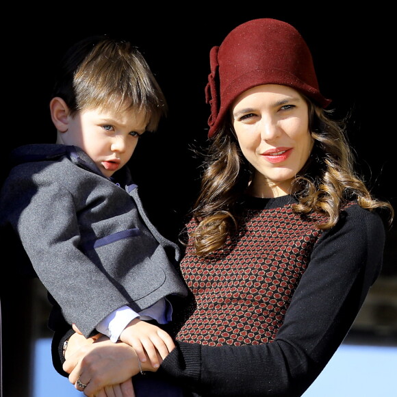 Charlotte Casiraghi et son fils Raphaël Elmaleh - La famille princière de Monaco au balcon du palais lors de la fête nationale monégasque, à Monaco, le 19 novembre 2017. © Dominique Jacovides/Bestimage