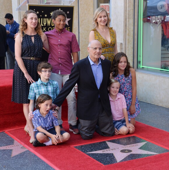 Jeffrey Tambor en famille sur le Hollywood Walk of Fame pour le dévoilement de son étoile, le 8 août 2017 à Los Angeles.
