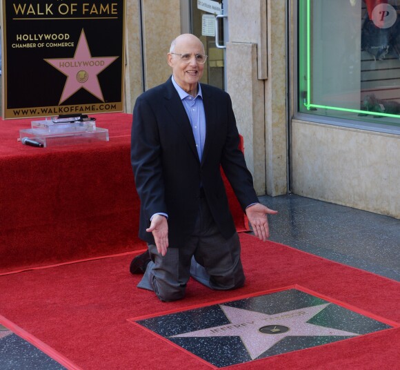 Jeffrey Tambor sur le Hollywood Walk of Fame pour le dévoilement de son étoile, le 8 août 2017 à Los Angeles.