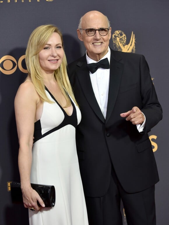 Jeffrey Tambor et sa femme Kasia Ostlun aux 69e Emmy Awards le 17 septembre 2017 à Los Angeles.