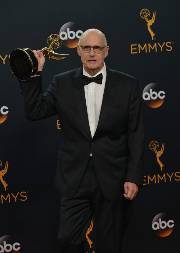 Jeffrey Tambor, récompensé pour la série Transparent, lors des Emmy Awards le 18 septembre 2016 à Los Angeles.