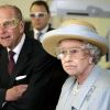 La reine Elizabeth II et le duc d'Edimbourg en octobre 2005 lors d'une visite au University College Hospital à Londres.