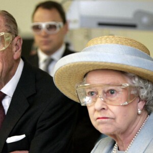 La reine Elizabeth II et le duc d'Edimbourg en octobre 2005 lors d'une visite au University College Hospital à Londres.