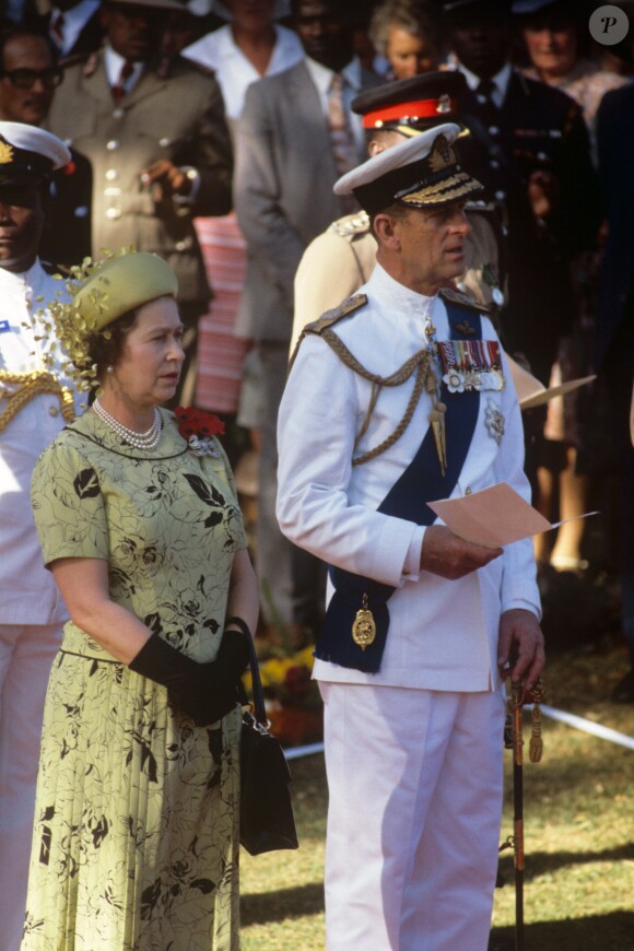 La reine Elizabeth II et le duc d'Edimbourg en novembre 1983 à Nairobi lors de commémorations.