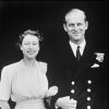 Photos officielles de la reine Elizabeth II et du duc d'Edimbourg le jour de l'annonce de leurs fiançailles, le 10 juillet 1947