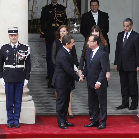 Archives - François Hollande, Nicolas Sarkozy, Valérie Trierweiler, Carla Bruni-Sarkozy -  Cérémonie de passation de pouvoir à l'Elysée. Le 15 mai 2012.