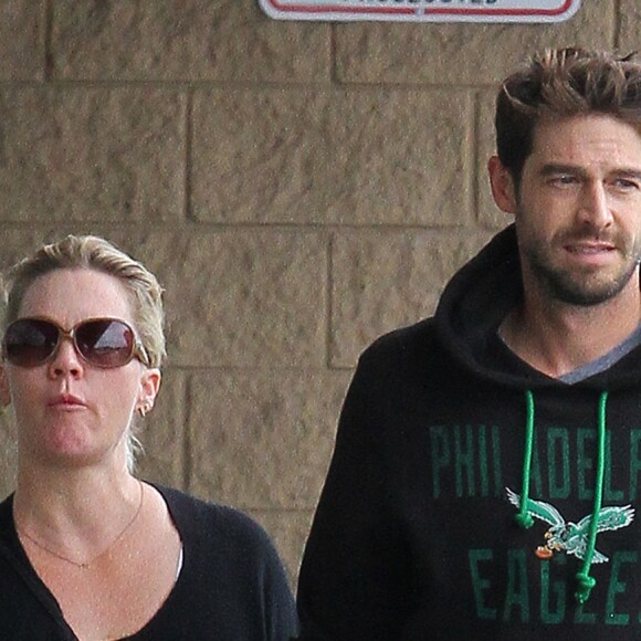 Exclusif - Jennie Garth et son mari Dave Abrams sont allés faire un massage en amoureux à Los Angeles, le 16 octobre 2015