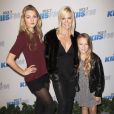 Jennie Garth et ses filles - Soiree "Jingle Ball 2012" organisee par la radio Kiss FM a Los Angeles, le 2 decembre 2012.