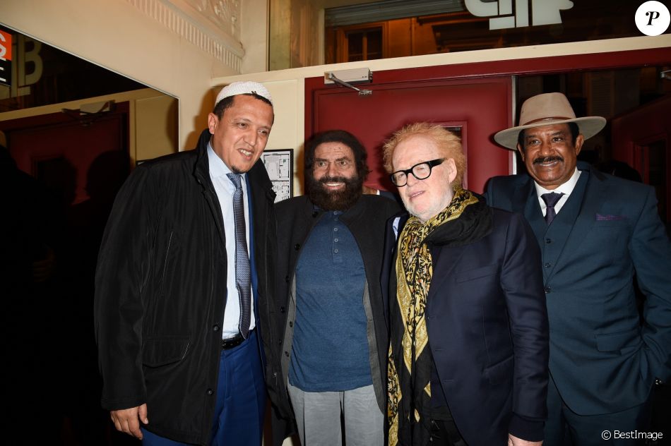 Hassen Chalghoumi, Marek Halter, Dominique Coubes et guest lors de la générale de la pièce Les ...
