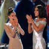 Miss Afrique du Sud, Demi-Leigh Nel-Peters, et Miss Colombie, Laura Gonzalez - Finale du concours Miss Univers 2017 au Planet Hollywood Resort & Casino. Las Vegas, le 26 novembre 2017.