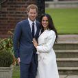 Le prince Harry et Meghan Markle lors de la séance photo le jour de l'annonce de leurs fiançailles, le 27 novembre 2017, dans les jardins du palais de Kensington, à Londres.