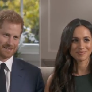 Le prince Harry et Meghan Markle lors de l'interview accordée le jour de l'annonce de leurs fiançailles, le 27 novembre 2017, à Mishal Husain de BBC.