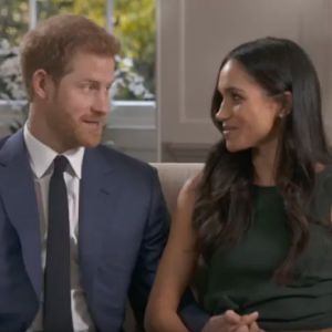 Le prince Harry et Meghan Markle lors de l'interview accordée le jour de l'annonce de leurs fiançailles, le 27 novembre 2017, à Mishal Husain de BBC.