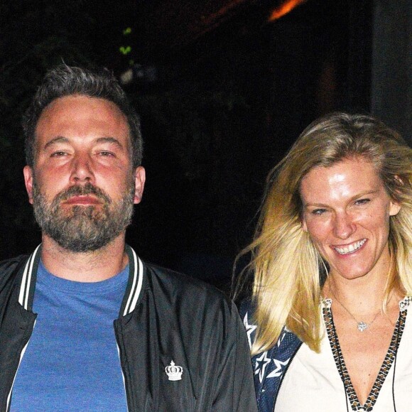 Ben Affleck et sa nouvelle compagne Lindsay Shookus sortent du restaurant Momoya Upper West à New York, le 10 septembre 2017.