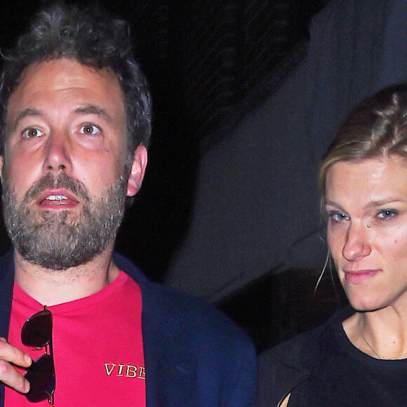 Ben Affleck et sa compagne Lindsay Shookus sortent d'un dîner au restaurant "Mas Farmhouse" à New York le 21 août 2017.