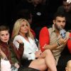 Britney Spears et son compagnon Sam Asghari sont allés assister à un match des Lakers à Los Angeles. Les enfants de Britney, Sean Federline et Jayden James Federline sont de la partie! Le 29 novembre 2017 