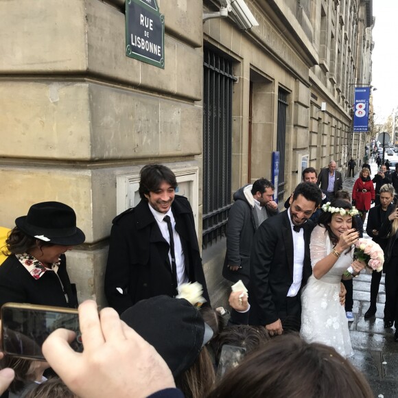 Exclusif - Mariage de Sandra de Matteis (en robe Dior) et Tomer Sisley à la Mairie du 8ème arrondissement de Paris, en présence de leurs enfants respectifs, Levin, Liv et Dino, de leurs familles et de leurs amis. Le 25 novembre 2017