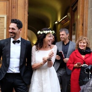 Exclusif - Mariage de Sandra de Matteis (en robe Dior) et Tomer Sisley à la Mairie du 8ème arrondissement de Paris, en présence de leurs enfants respectifs, Levin, Liv et Dino, de leurs familles et de leurs amis. Le 25 novembre 2017