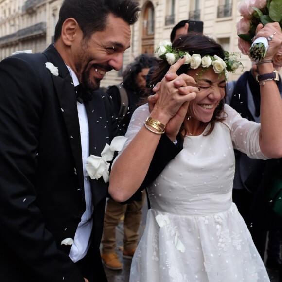 Exclusif - Mariage de Sandra de Matteis (en robe Dior) et Tomer Sisley à la Mairie du 8ème arrondissement de Paris, en présence de leurs enfants respectifs, Levin, Liv et Dino, de leurs familles et de leurs amis. Le 25 novembre 2017