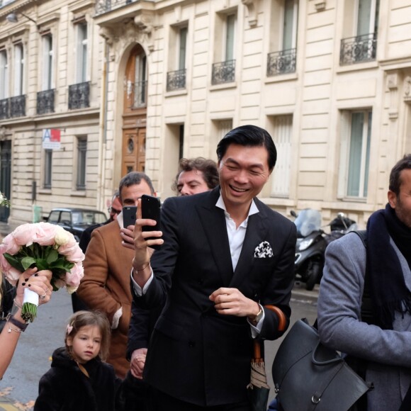 Exclusif - Mariage de Sandra de Matteis (en robe Dior) et Tomer Sisley à la Mairie du 8ème arrondissement de Paris, en présence de leurs enfants respectifs, Levin, Liv et Dino, de leurs familles et de leurs amis. Le 25 novembre 2017
