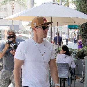 Mark Wahlberg fait du shopping dans les rues de Beverly Hills, le 1er septembre 2017