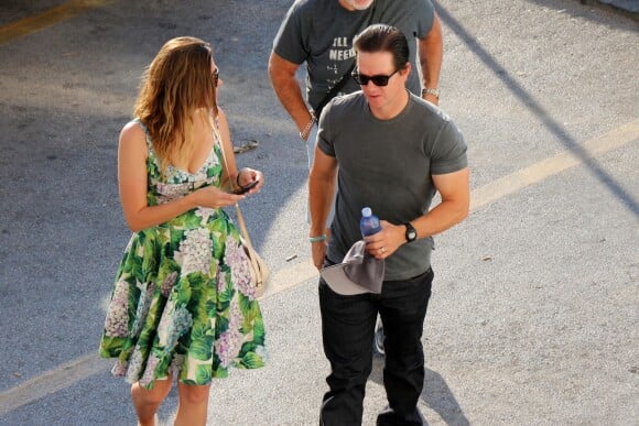 Exclusif - Mark Wahlberg et sa femme Rhea Durham en vacances à Capri en Italie le 24 juin 2017.