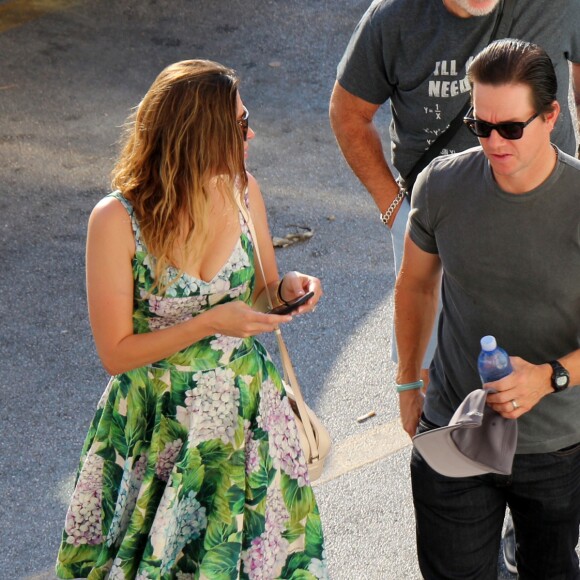 Exclusif - Mark Wahlberg et sa femme Rhea Durham en vacances à Capri en Italie le 24 juin 2017.