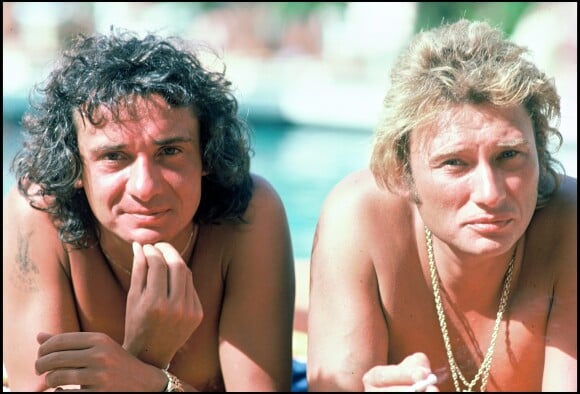 Michel Sardou et Johnny Hallyday à Saint Tropez en 1977
