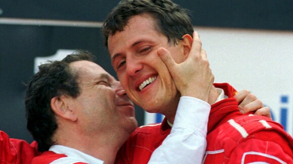 Michael Schumacher entre dans l'histoire : "Il est là, se bat encore"