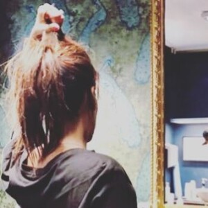 Amel Bent, maman amincie et hyperactive en 2017.