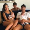 7 276 481 mentions "J'aime" pour Cristiano Ronaldo qui pose avec sa compagne Georgina Rodriguez, son fils Cristiano Jr et ses jumeaux Eva et Mateo le 27 août 2017.