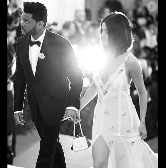 7 784 370 de mentions "J'aime" pour Selena Gomez qui assiste au gala du MET avec The Weeknd le 2 mai 2017.