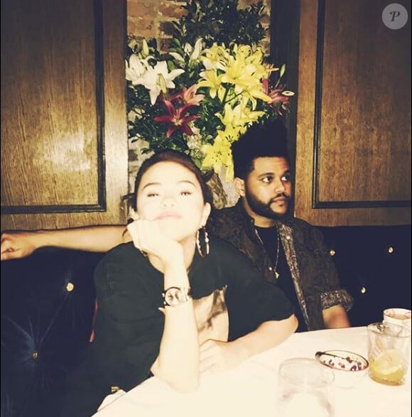 6 185 374 de mentions "J'aime" pour Selena Gomez qui pose avec The Weeknd le 5 septembre 2017.