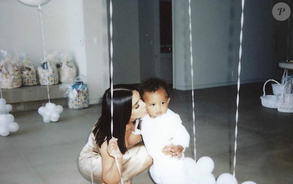 Saint West et sa mère Kim Kardashian sur une photo publiée le 17 avril 2017