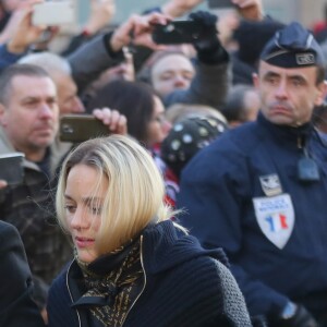 Guillaume Canet et sa compagne Marion Cotillard - Arrivée du convoi funéraire de la dépouille du chanteur Johnny Hallyday et des personnalités sur la place de La Madeleine à Paris. Le 9 décembre 2017 © CVS / Bestimage Arrival of the funeral convoy of the remains of the singer Johnny Hallyday and personalities on