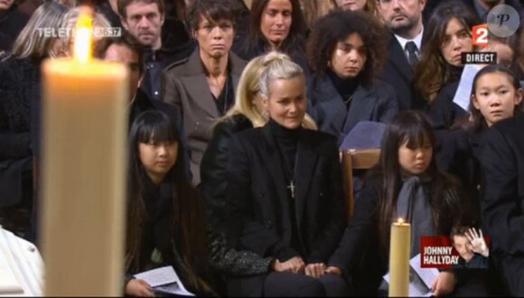 Laeticia Hallyday et ses filles Jade et Joy - Obsèques de Johnny Hallyday à l'église de la Madeleine, le 9 décembre 2017 à Paris