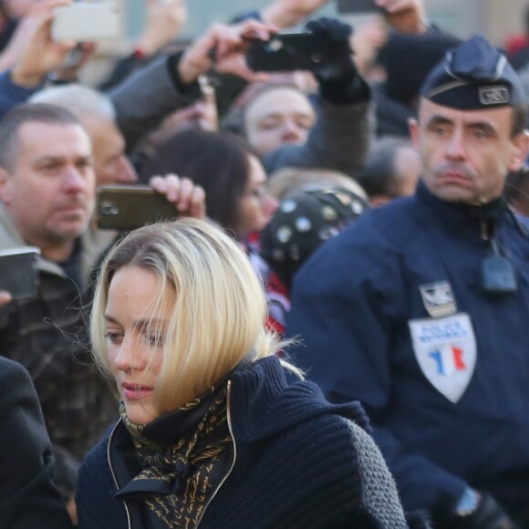 Guillaume Canet et sa compagne Marion Cotillard - Arrivée du convoi funéraire de la dépouille du chanteur Johnny Hallyday et des personnalités sur la place de La Madeleine à Paris. Le 9 décembre 2017 © CVS / Bestimage