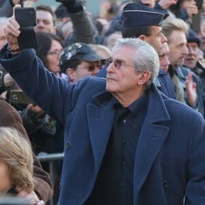 Claude Lelouch - Arrivée du convoi funéraire de la dépouille du chanteur Johnny Hallyday et des personnalités sur la place de La Madeleine à Paris. Le 9 décembre 2017 © CVS / Bestimage