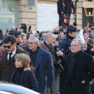 Marc Lavoine et son fils Roman, Claude Lelouch et guest - Arrivée du convoi funéraire de la dépouille du chanteur Johnny Hallyday et des personnalités sur la place de La Madeleine à Paris. Le 9 décembre 2017 © CVS / Bestimage