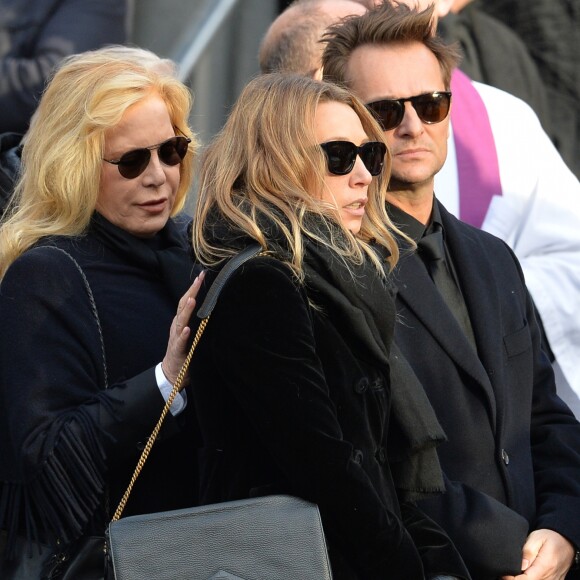 Sylvie Vartan, Laura Smet, David Hallyday - Sorties de l'église de la Madeleine après les obsèques de Johnny Hallyday à Paris le 9 décembre 2017. © Veeren / Bestimage