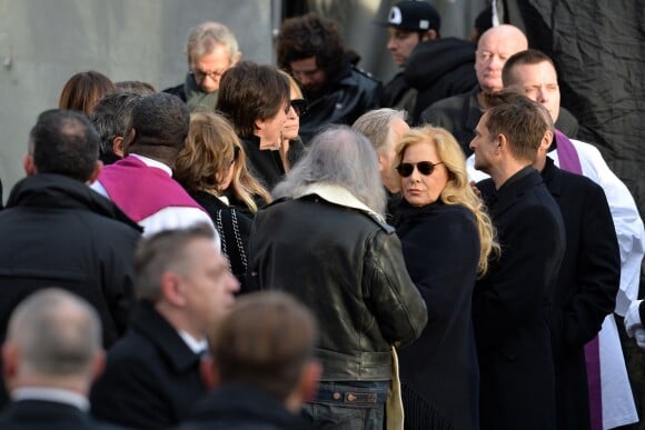 Sylvie Vartan - Sorties de l'église de la Madeleine après les obsèques de Johnny Hallyday à Paris le 9 décembre 2017. © Veeren / Bestimage