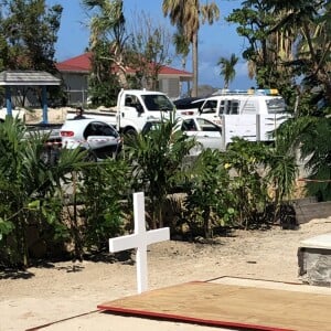 Illustration de la tombe de Johnny Hallyday au cimetière de Lorient sur l'Ile Saint-Barthélemy le 11 décembre 2017.